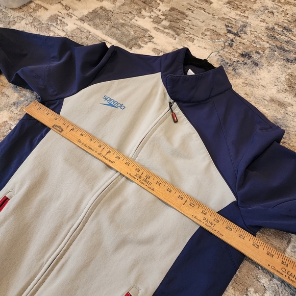 Speedo soft shell jacket. Medium - Picture 15 of 16